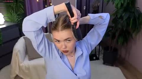 _liilcrystal_ online show from 11, 6, 2026