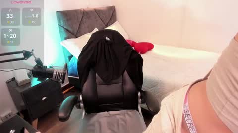 Snapshot of _lili_rose chatting on 4, 12, 2024 Lili online show from 4, 12, 2024