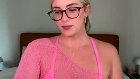 Lily online show from 10, 6, 2026