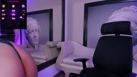 Snapshot of _luna_dupont_ chatting on 23, 1, 2025  Luna  online show from 23, 1, 2025