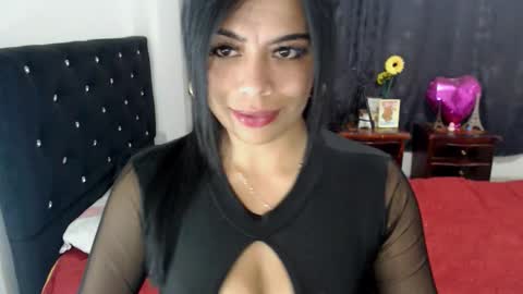 Snapshot of _m_y_q_u_e_e_n_ chatting on 12, 11, 2025 QUEEN online show from 12, 11, 2025