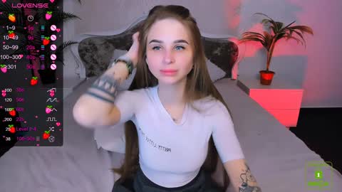Snapshot of _mari_clark chatting on 6, 1, 2025 Eva online show from 6, 1, 2025