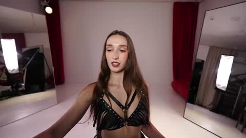 Snapshot of _meganmeow_ chatting on 19, 6, 2026 Saturday - start 2030-2130 GMT online show from 19, 6, 2026