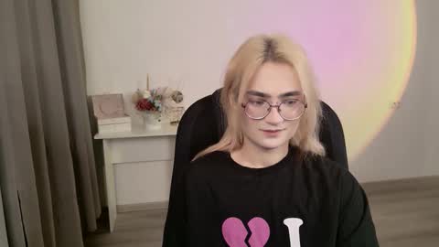 _meow_neko_ online show from 27, 3, 2026