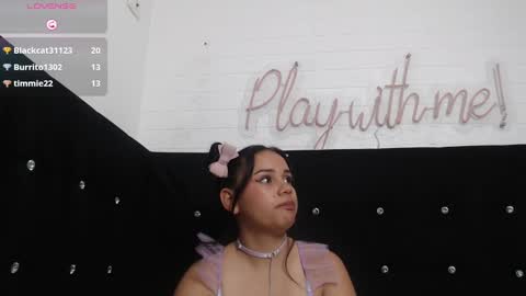 Snapshot of _miaaleon chatting on 5, 2, 2025 Mia online show from 5, 2, 2025