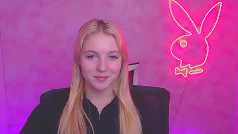 Snapshot of _mila_la_ chatting on 1, 2, 2025 Melanie online show from 1, 2, 2025