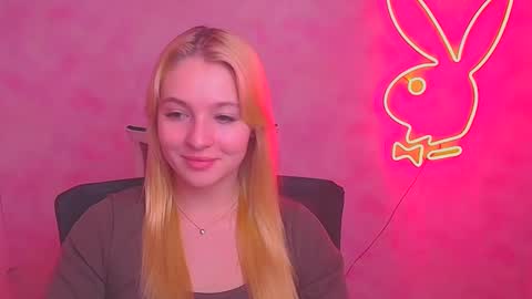 Snapshot of _mila_la_ chatting on 8, 2, 2025 Melanie online show from 8, 2, 2025