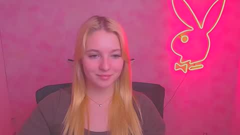 Snapshot of _mila_la_ chatting on 8, 2, 2025 Melanie online show from 8, 2, 2025