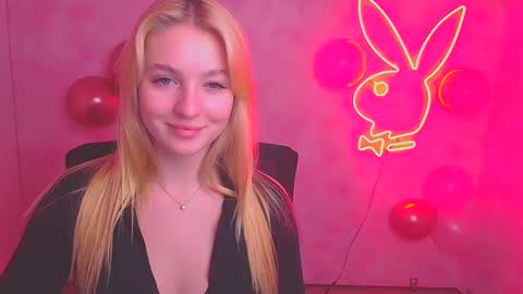 Snapshot of _mila_la_ chatting on 13, 2, 2025 Melanie online show from 13, 2, 2025