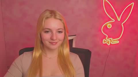 Snapshot of _mila_la_ chatting on 7, 3, 2025 Melanie online show from 7, 3, 2025