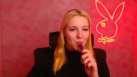 Snapshot of _mila_la_ chatting on 3, 10, 2025 Melanie online show from 3, 10, 2025