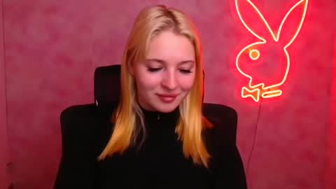 Snapshot of _mila_la_ chatting on 4, 10, 2025 Melanie online show from 4, 10, 2025
