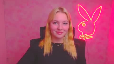 Snapshot of _mila_la_ chatting on 10, 10, 2025 Melanie online show from 10, 10, 2025