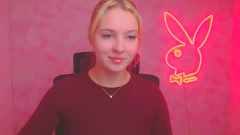 Snapshot of _mila_la_ chatting on 18, 10, 2025 Melanie online show from 18, 10, 2025