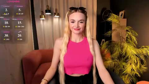 Snapshot of _mila_lux_ chatting on 20, 6, 2026 Mila online show from 20, 6, 2026