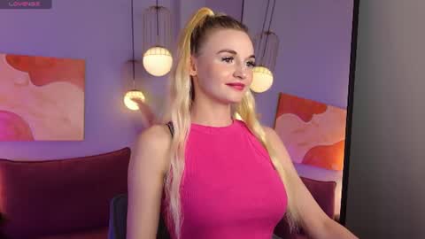 Snapshot of _mila_lux_ chatting on 23, 6, 2026 Mila online show from 23, 6, 2026