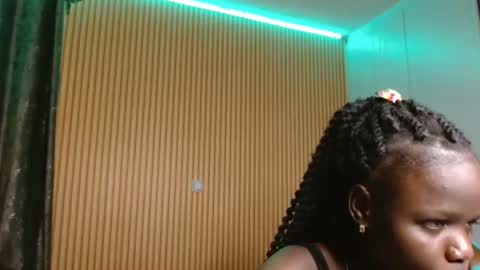 Snapshot of _milah chatting on 7, 11, 2025 Milah online show from 7, 11, 2025