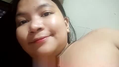 Snapshot of _milkytitsmomxx_ chatting on 3, 2, 2026 _milkytitsmomxx_ online show from 3, 2, 2026