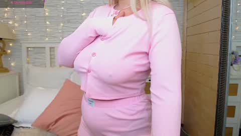 Snapshot of _mistyfox chatting on 4, 3, 2025 Misty online show from 4, 3, 2025