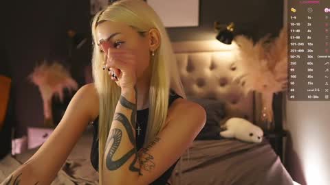 Snapshot of _miumiu_ chatting on 22, 2, 2025 Sasha online show from 22, 2, 2025