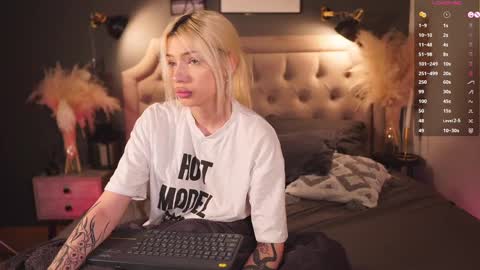 Snapshot of _miumiu_ chatting on 7, 3, 2025 Sasha online show from 7, 3, 2025