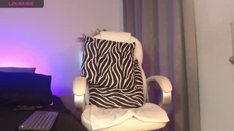 Naia Ross online show from 19, 5, 2026