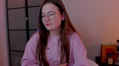 Mia with a big heart  online show from 24, 1, 2025