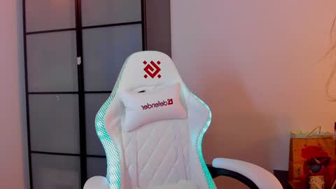 Mia with a big heart  online show from 27, 1, 2025