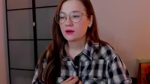 Mia with a big heart  online show from 15, 2, 2025