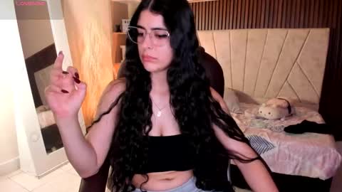 Niah  You can call me Ni or cutie haha online show from 30, 11, 2025