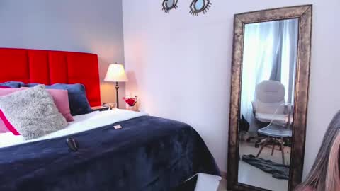 _nicoletteshea_ online show from 19, 11, 2025