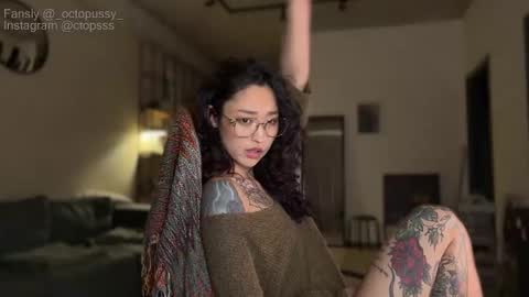 Snapshot of _octopussy_ chatting on 6, 2, 2026 Mikayla online show from 6, 2, 2026