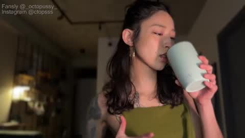 Snapshot of _octopussy_ chatting on 5, 3, 2026 Mikayla online show from 5, 3, 2026