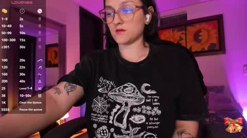 Snapshot of _peach__ chatting on 28, 11, 2025 violeta ig online show from 28, 11, 2025