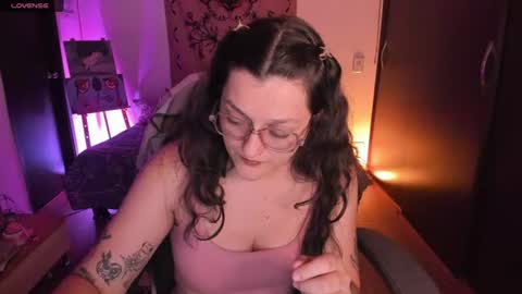 Snapshot of _peach__ chatting on 10, 7, 2026 violeta ig online show from 10, 7, 2026