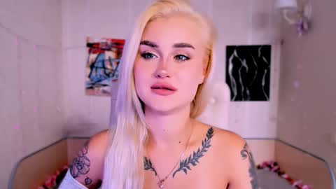 Snapshot of _ravena chatting on 16, 10, 2025 _ravena online show from 16, 10, 2025