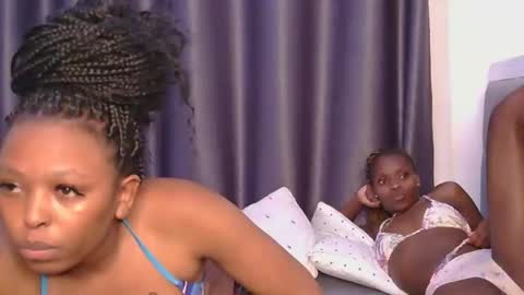 Snapshot of _roxxana chatting on 19, 11, 2025 Roxxana online show from 19, 11, 2025