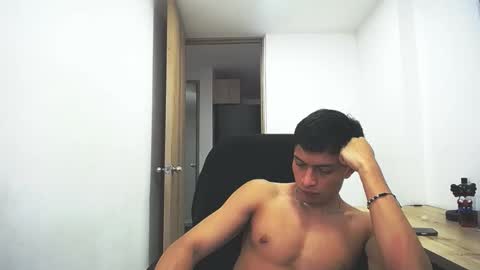 Juan Pablo-independent model online show from 5, 3, 2026