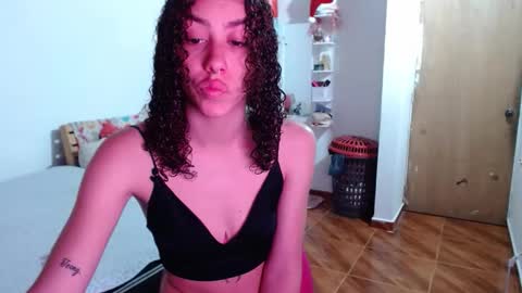 Snapshot of _shanellxxx chatting on 5, 5, 2026 _shanellxxx online show from 5, 5, 2026