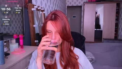 Snapshot of _slutty_fox_ chatting on 24, 9, 2025 Alice online show from 24, 9, 2025