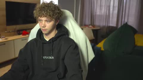 OLIVERpvt is open online show from 6, 3, 2025