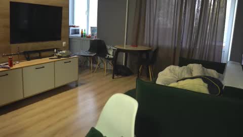 OLIVERpvt is open online show from 2, 10, 2025