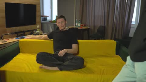 OLIVERpvt is open online show from 3, 11, 2025