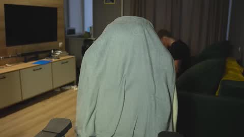 OLIVERpvt is open online show from 6, 11, 2025