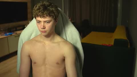 OLIVERpvt is open online show from 17, 12, 2025