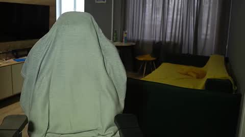 OLIVERpvt is open online show from 27, 2, 2026