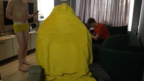 OLIVERpvt is open online show from 15, 3, 2026