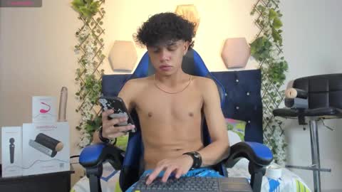 Snapshot of _taylor_black chatting on 19, 11, 2025 Taylor online show from 19, 11, 2025