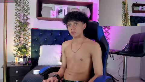 Snapshot of _taylor_black chatting on 4, 12, 2025 Taylor online show from 4, 12, 2025