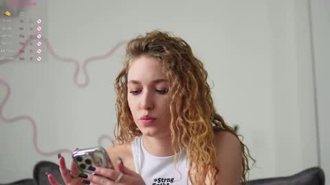 Snapshot of _taylor_swift chatting on 22, 2, 2025 Taylor online show from 22, 2, 2025